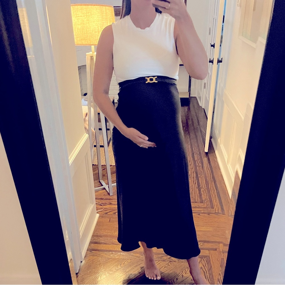 Classic midi slip skirt!